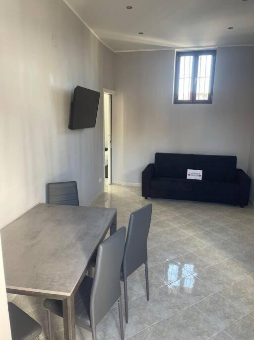 L'Aurora House Apartment Napoli Bagian luar foto