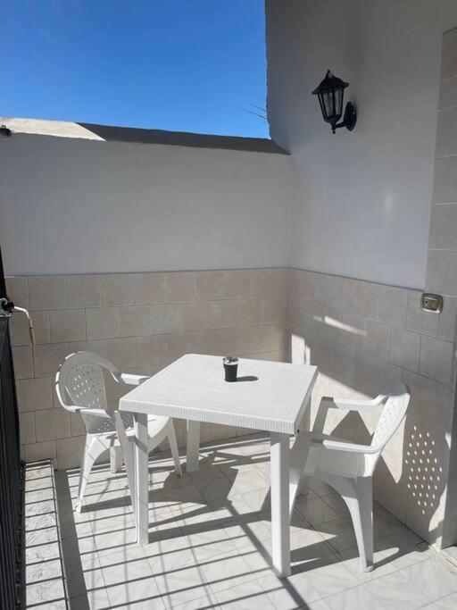 L'Aurora House Apartment Napoli Bagian luar foto
