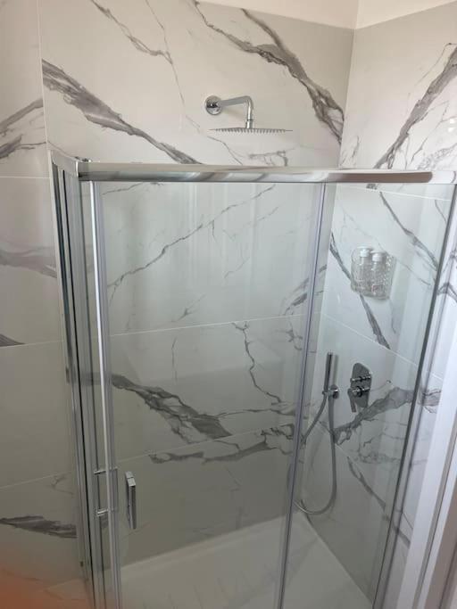 L'Aurora House Apartment Napoli Bagian luar foto