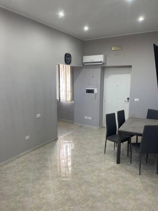 L'Aurora House Apartment Napoli Bagian luar foto