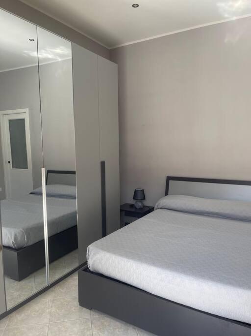 L'Aurora House Apartment Napoli Bagian luar foto