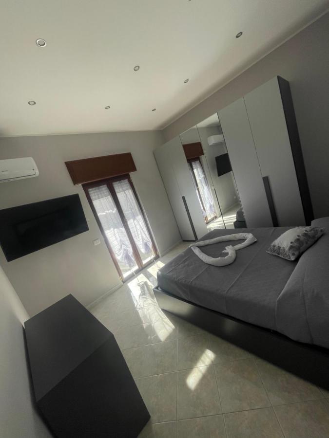 L'Aurora House Apartment Napoli Bagian luar foto