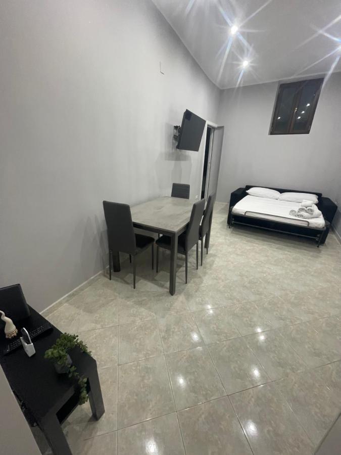 L'Aurora House Apartment Napoli Bagian luar foto